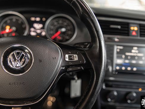 Used 2017 Volkswagen Golf Alltrack S image 25