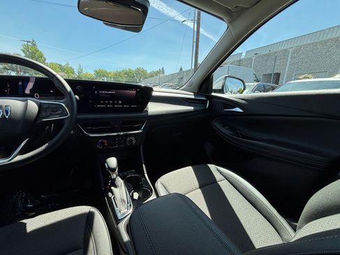 Used 2025 Buick Encore GX Preferred FWD image 34