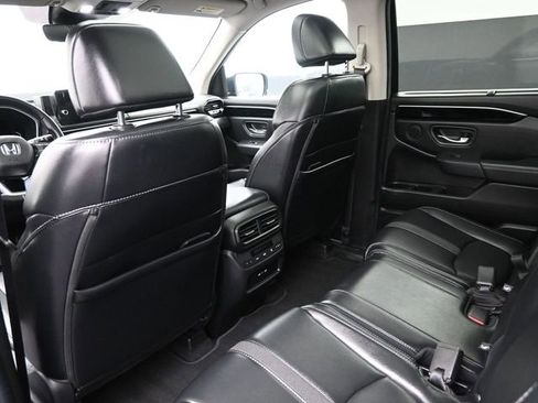 Certified 2024 Honda Pilot Touring image 2
