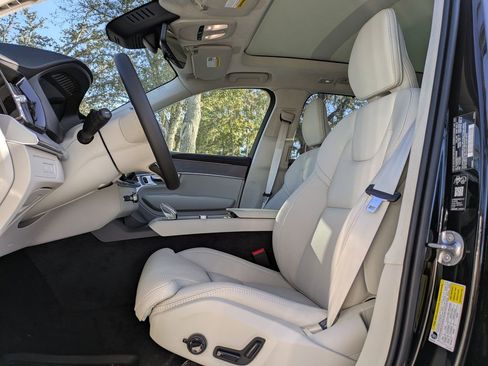 New 2026 Volvo XC90 T8 Ultra w/ Lounge Package AWD/4WD image 2