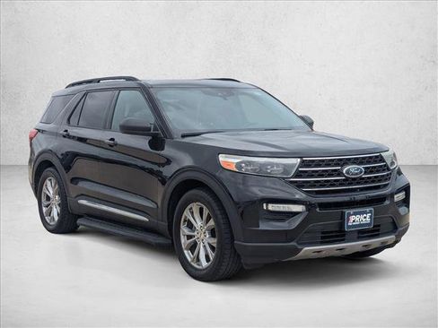 Used 2020 Ford Explorer XLT w/ Equipment Group 202A RWD image 3