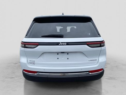 Certified 2025 Jeep Grand Cherokee Laredo X AWD/4WD image 4