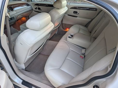 Used 2000 Lincoln Town Car Cartier RWD image 21