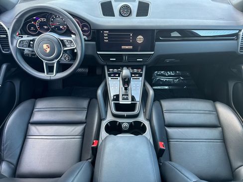 Certified 2023 Porsche Cayenne Coupe image 6