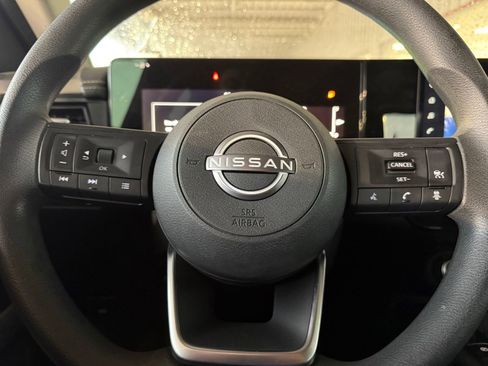 Used 2025 Nissan Kicks SV FWD image 9