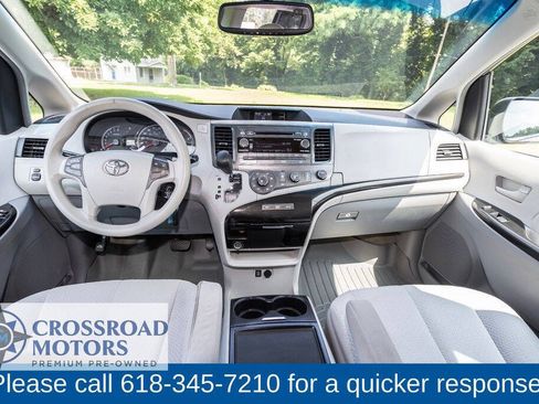 Used 2012 Toyota Sienna LE FWD image 31