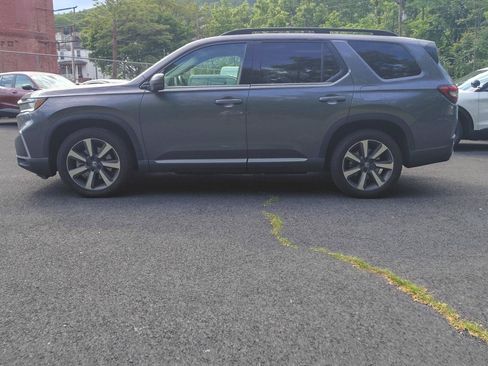 Used 2025 Honda Pilot Elite image 3