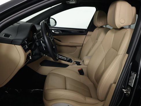 Certified 2026 Porsche Macan AWD/4WD image 5