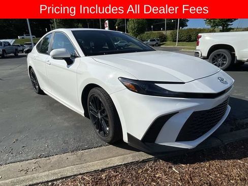 Used 2025 Toyota Camry SE FWD image 12