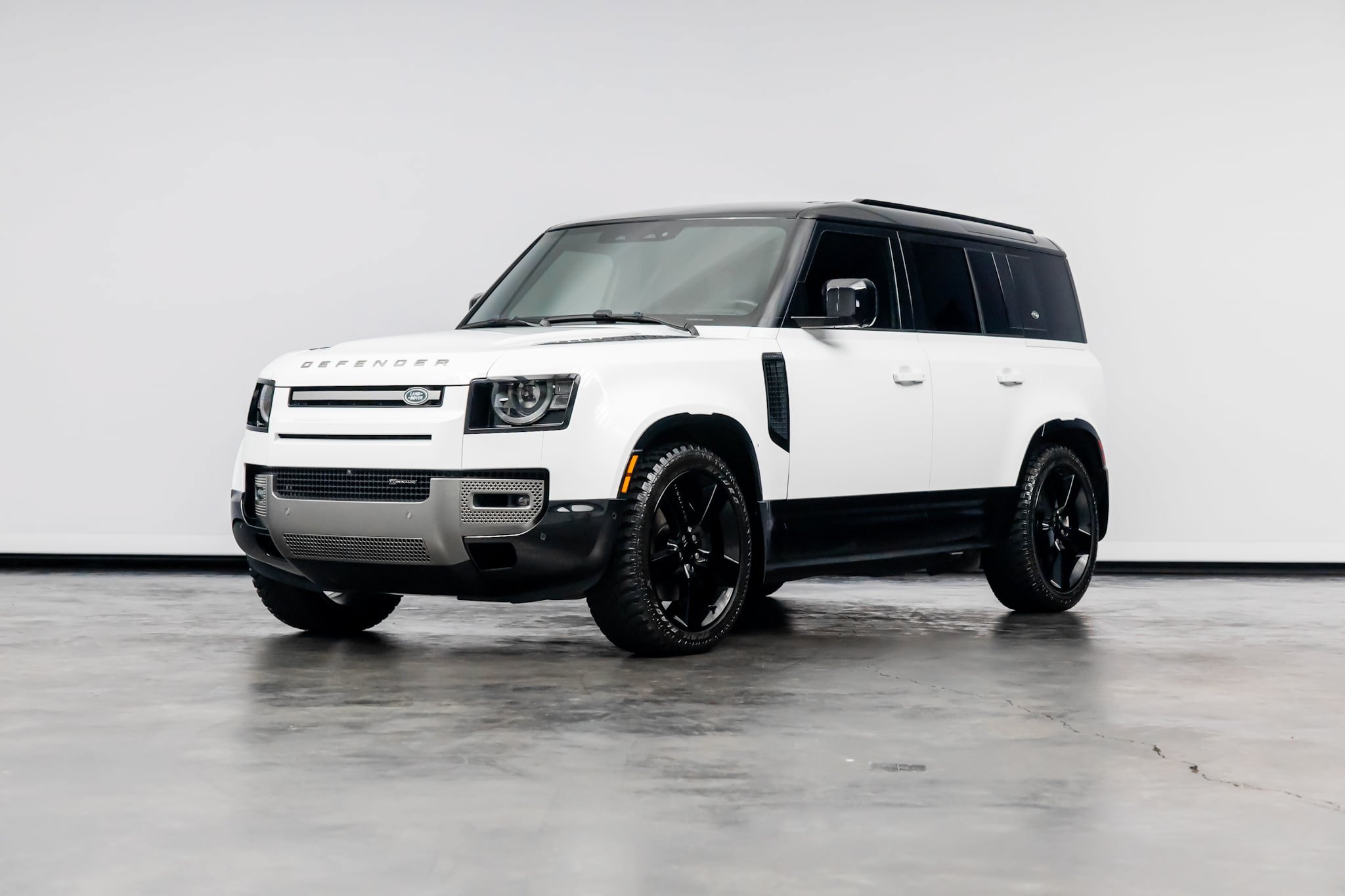 Used 2023 Land Rover Defender 110 X-Dynamic SE AWD/4WD image 7