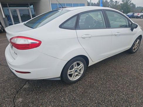 Used 2019 Ford Fiesta SE image 9