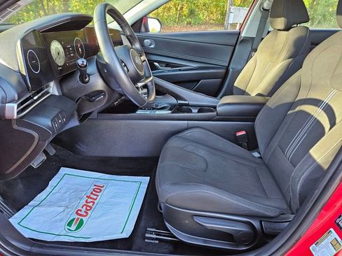 Used 2023 Hyundai Elantra SEL w/ Convenience Package FWD image 9