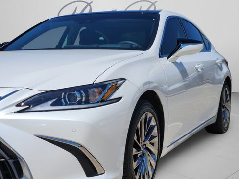 Used 2024 Lexus ES 350 w/ Technology Package FWD image 32