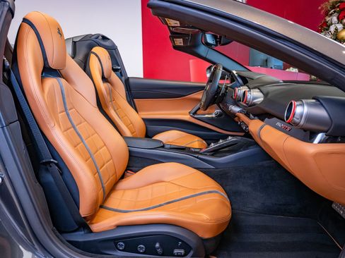 Used 2021 Ferrari 812 GTS image 18