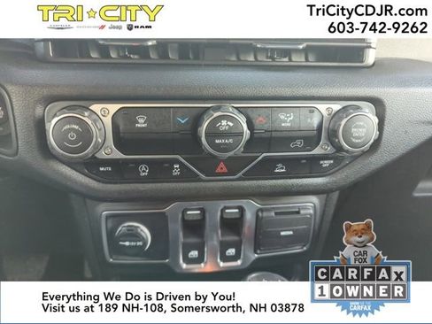 Used 2025 Jeep Wrangler Sport image 24