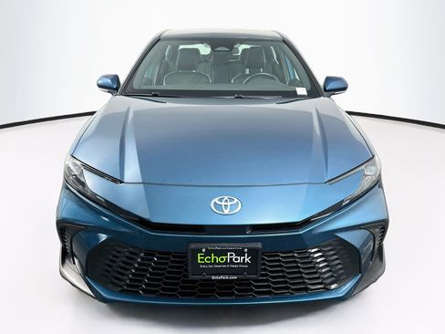 Used 2025 Toyota Camry SE FWD image 2