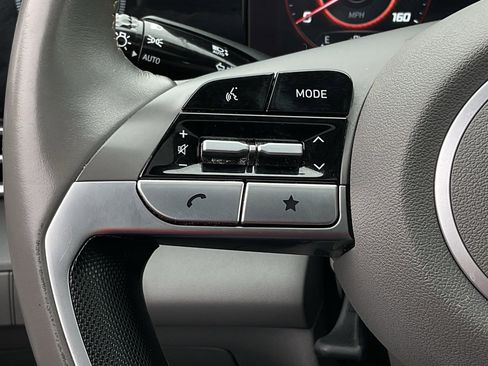 Used 2025 Hyundai Elantra SEL image 24