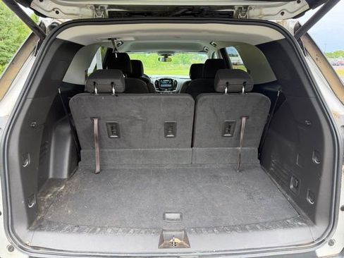 Used 2019 Chevrolet Traverse LT FWD image 7