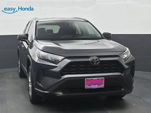 Used 2020 Toyota RAV4 LE FWD image 2
