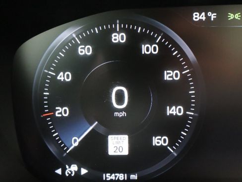 Used 2018 Volvo XC60 T8 R-Design w/ Convenience Package AWD/4WD image 46