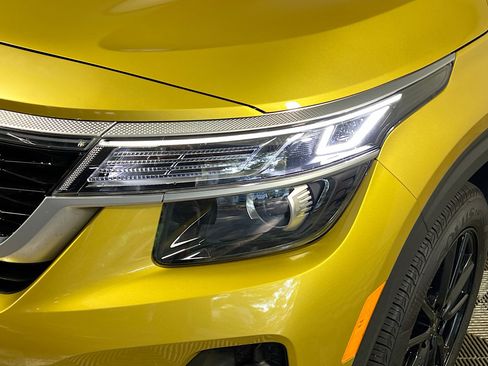 Used 2022 Kia Seltos S image 12