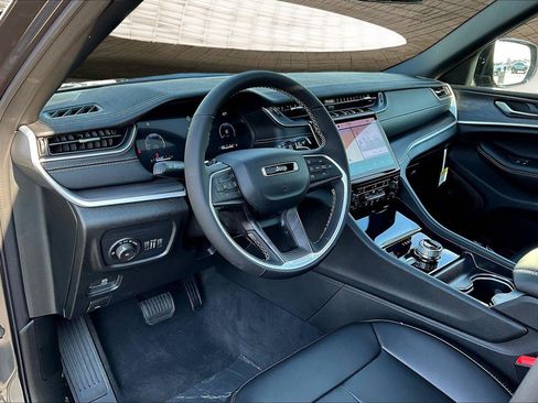 New 2025 Jeep Grand Cherokee L Limited w/ Trailer Tow Package image 7