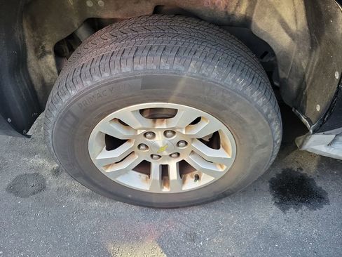 Used 2015 Chevrolet Suburban LT image 12