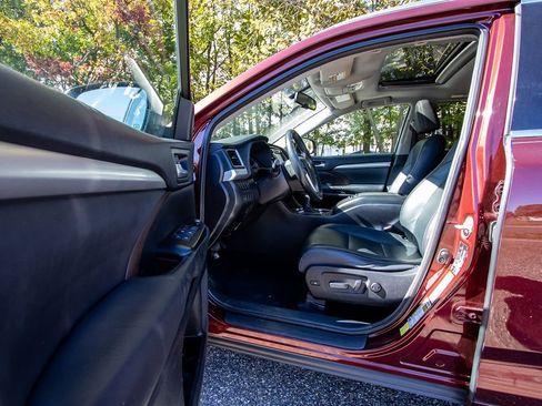 Used 2015 Toyota Highlander XLE image 7