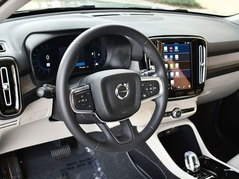 Used 2025 Volvo XC40 B5 Ultra image 47