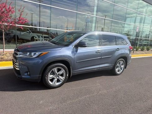 Used 2018 Toyota Highlander Limited image 2