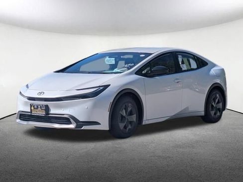 New 2027 Toyota Prius Plug-In Hybrid FWD image 10
