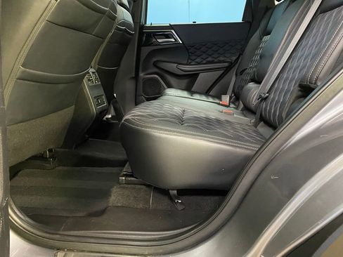 Used 2023 Mitsubishi Outlander SEL image 35