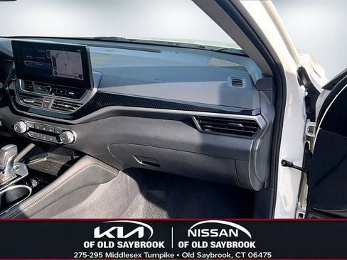 Used 2023 Nissan Altima 2.5 SR w/ SR Premium Package image 24