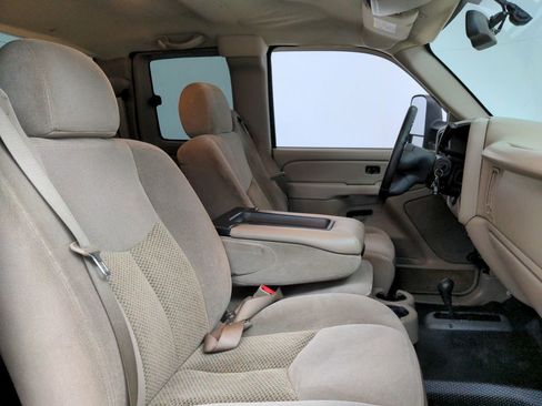 Used 2004 Chevrolet Silverado 2500 LS AWD/4WD image 22