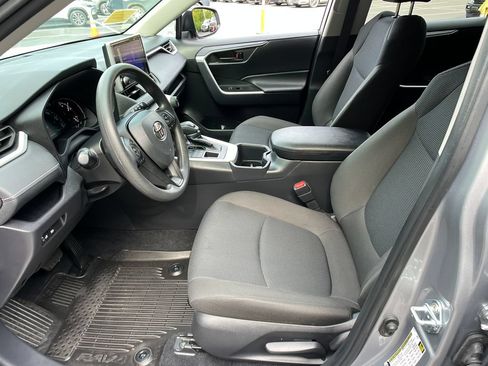 Used 2025 Toyota RAV4 LE AWD/4WD image 9