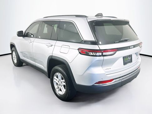 Used 2023 Jeep Grand Cherokee Laredo w/ Luxury Tech Group I AWD/4WD image 5