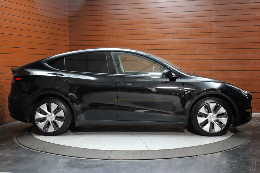Used 2021 Tesla Model Y Long Range AWD/4WD image 31