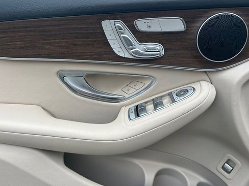Used 2022 Mercedes-Benz GLC 300 image 10