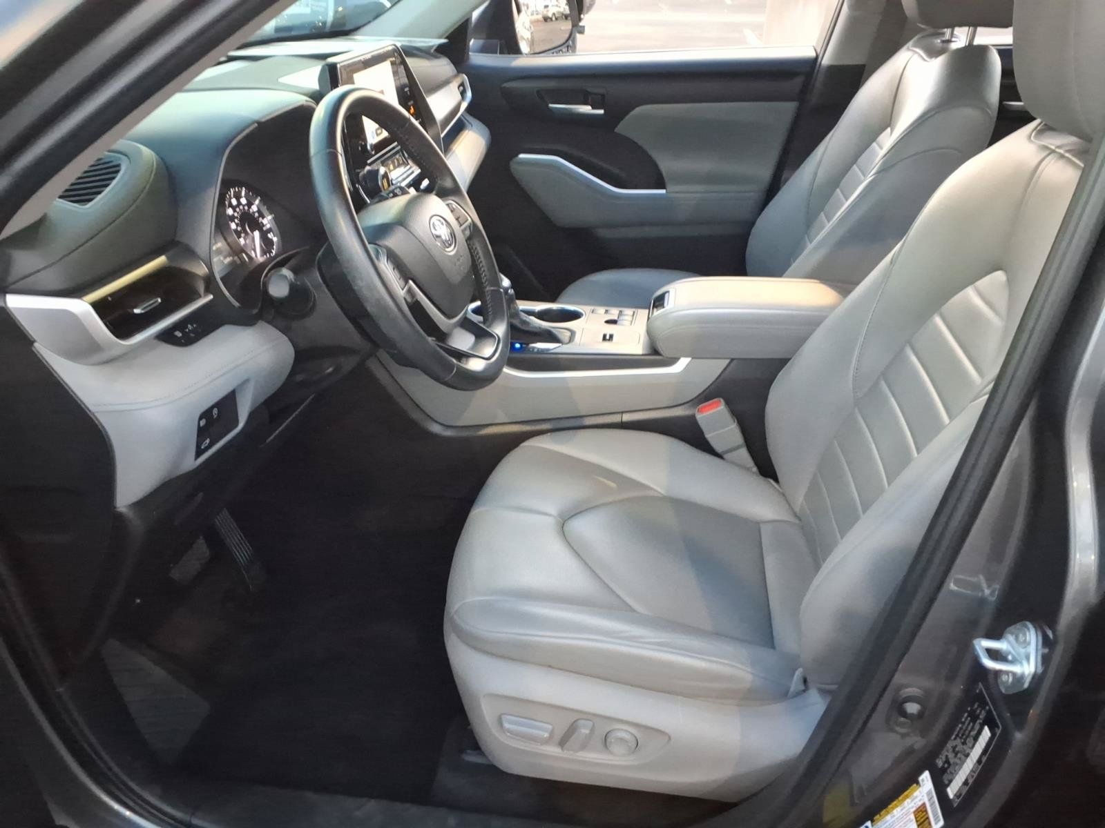 Used 2023 Toyota Highlander XLE FWD image 15