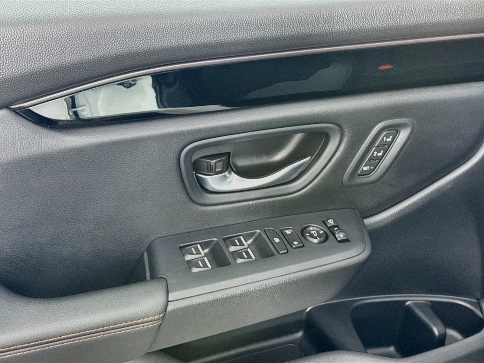 Used 2025 Honda Pilot TrailSport image 21