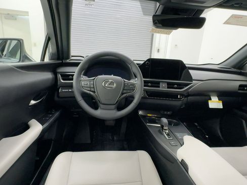 New 2026 Lexus UX 300h FWD image 23