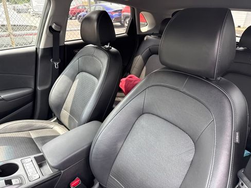 Used 2021 Hyundai Kona Limited w/ Cargo Package FWD image 6