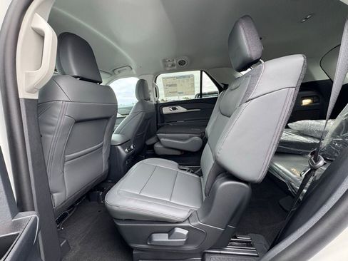 New 2026 Ford Explorer Active w/ Active Comfort Package image 7