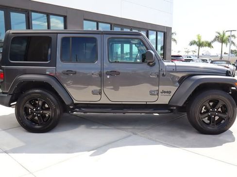 Used 2022 Jeep Wrangler Unlimited Sport AWD/4WD image 2