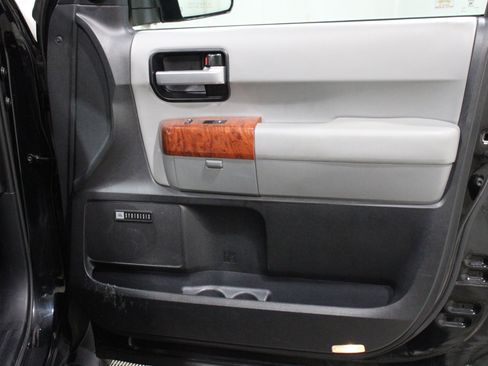 Used 2019 Toyota Sequoia Platinum AWD/4WD image 34