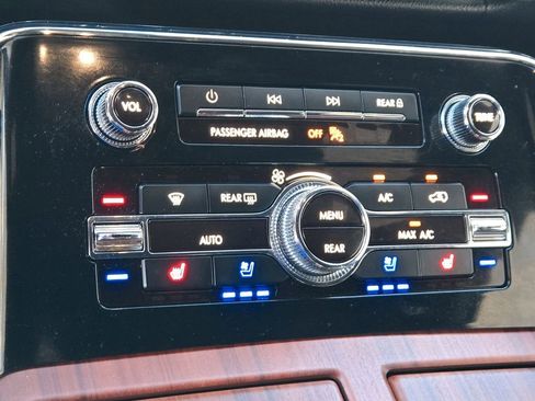 Used 2024 Lincoln Navigator Reserve image 21