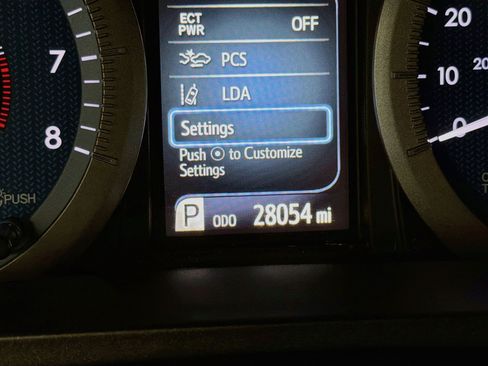 Used 2020 Toyota Sienna LE w/ Carpet Mat Package FWD image 8