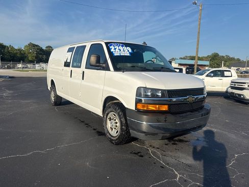 Used 2022 Chevrolet Express 3500 Extended w/ Driver Convenience Package RWD image 7