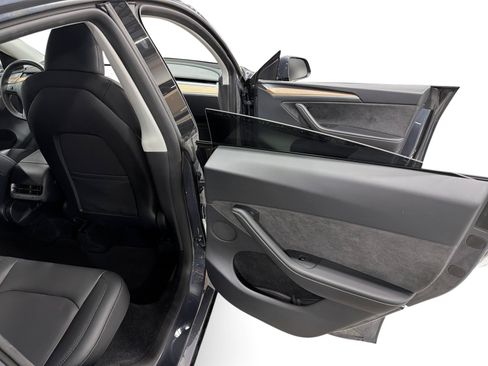Certified 2023 Tesla Model Y AWD image 12