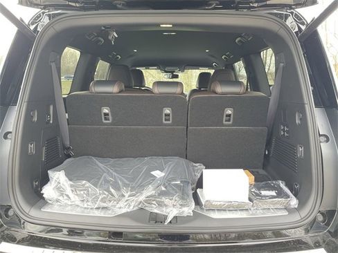 New 2025 Nissan Armada SL w/ Captain's Chari Seat Package image 15